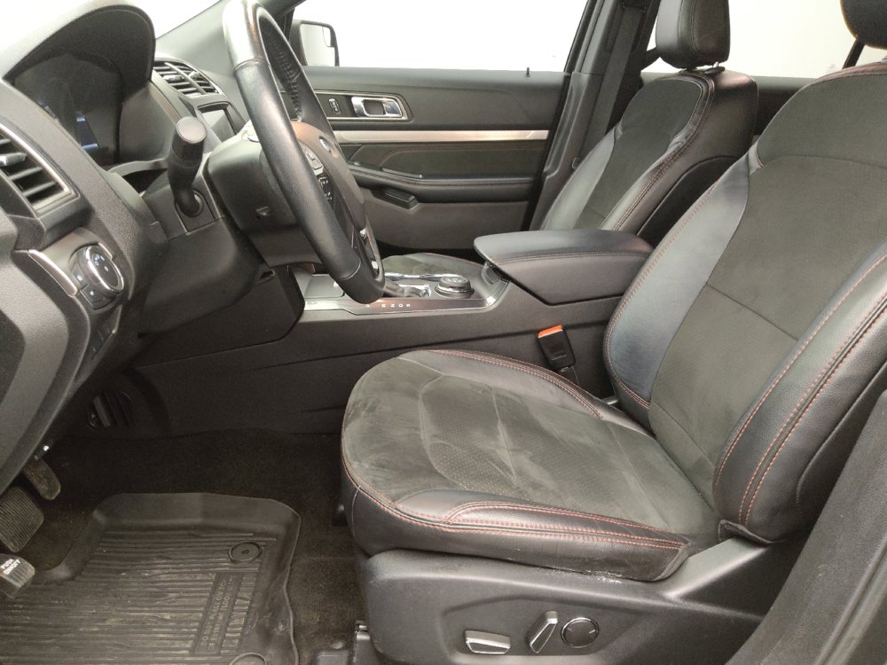 Used 2018 Ford Explorer XLT w/ Equipment Group 202A image 17
