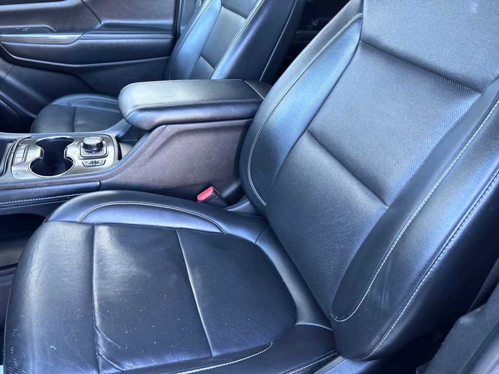 Used 2023 GMC Acadia SLT image 23