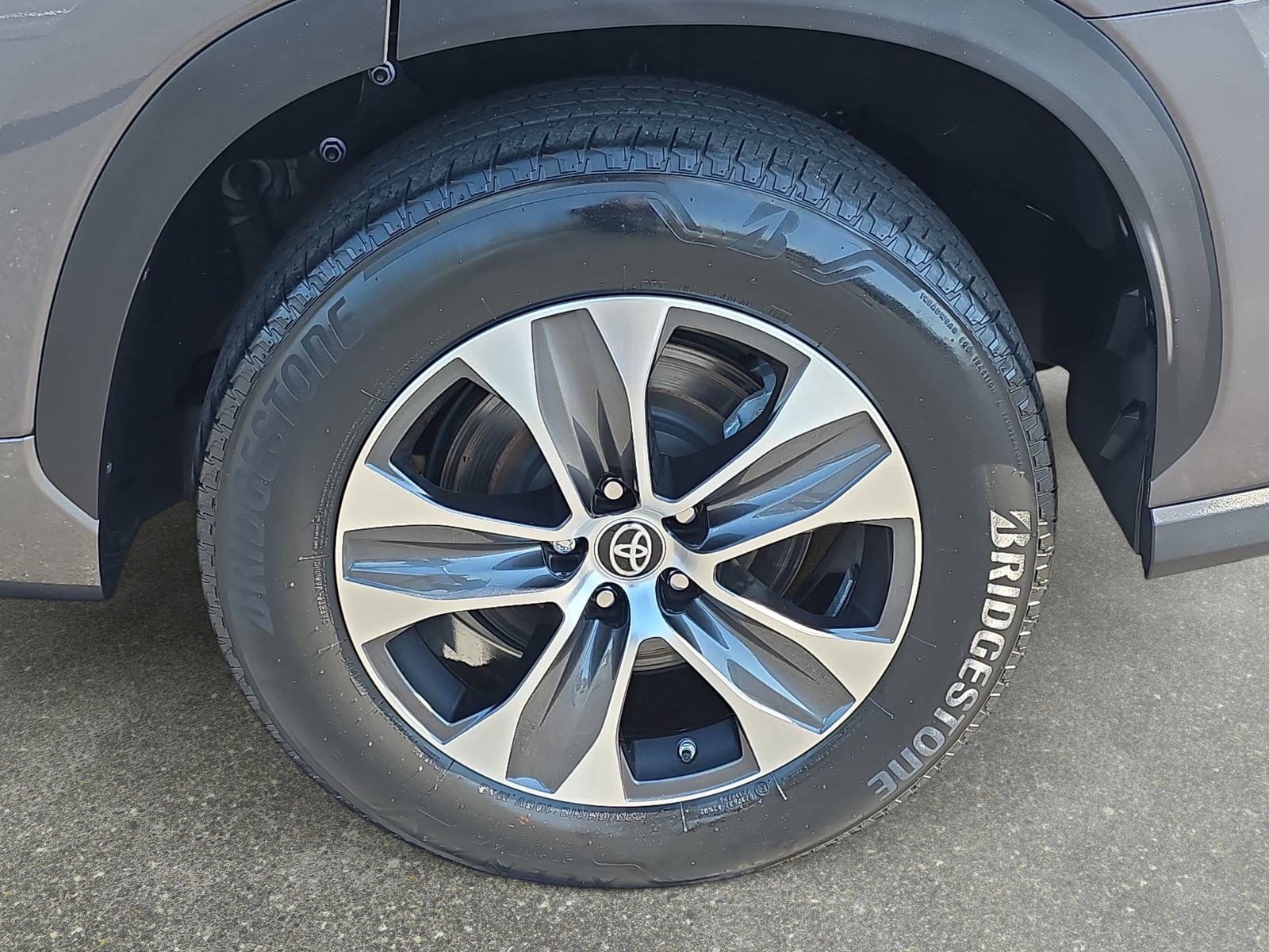 Used 2023 Toyota Highlander XLE FWD image 34