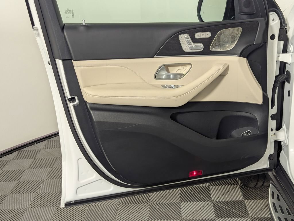 Used 2025 Mercedes-Benz GLS 450 4MATIC image 53