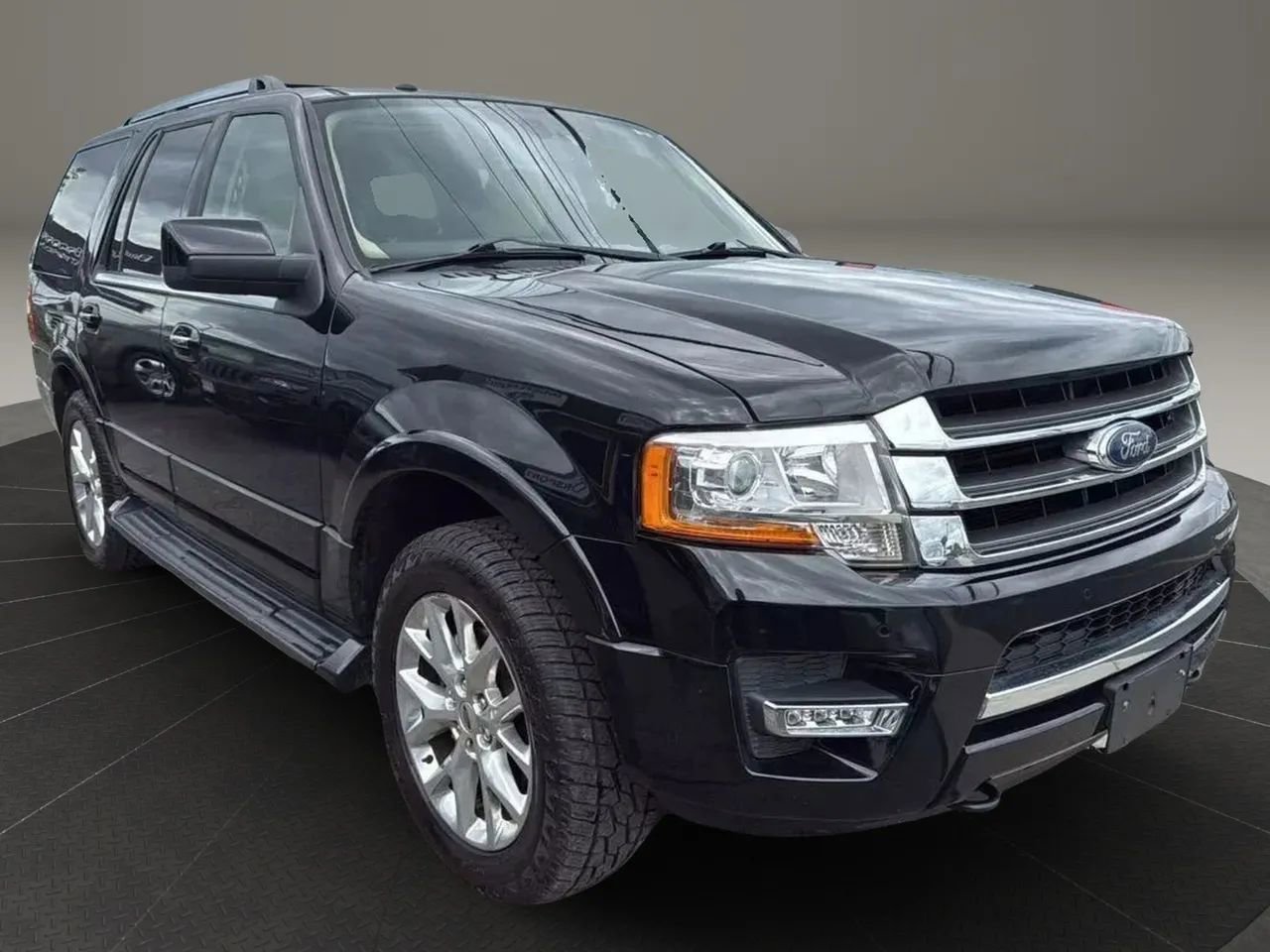 Used 2017 Ford Expedition Limited AWD/4WD image 3