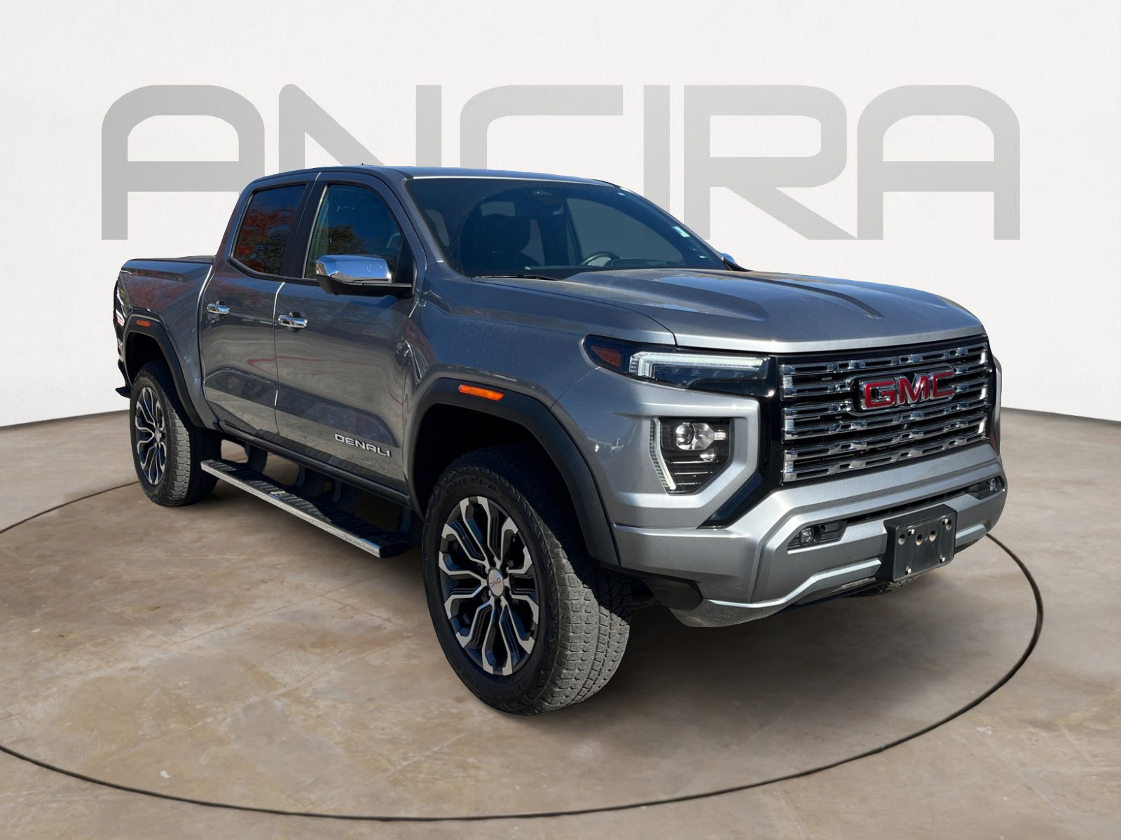 Used 2023 GMC Canyon Denali image 4