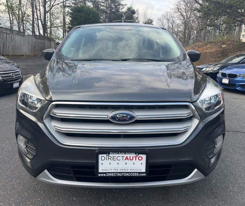 Used 2017 Ford Escape SE FWD image 2