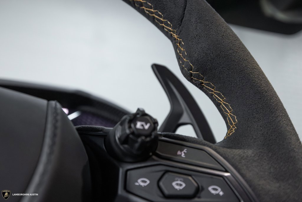 Used 2025 Lamborghini Revuelto image 32
