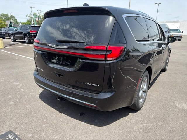 Used 2024 Chrysler Pacifica Limited w/ Trailer Tow Group FWD image 4