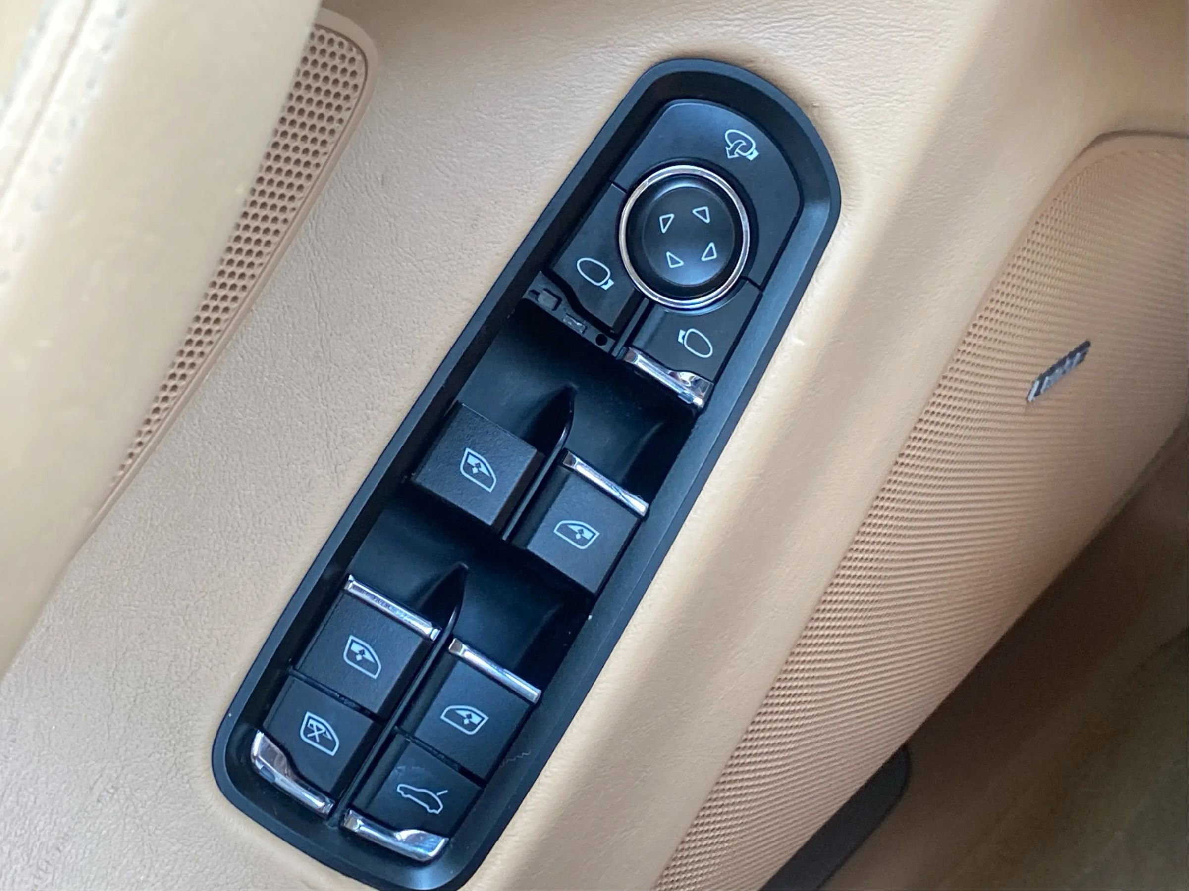 Used 2010 Porsche Panamera 4S image 43