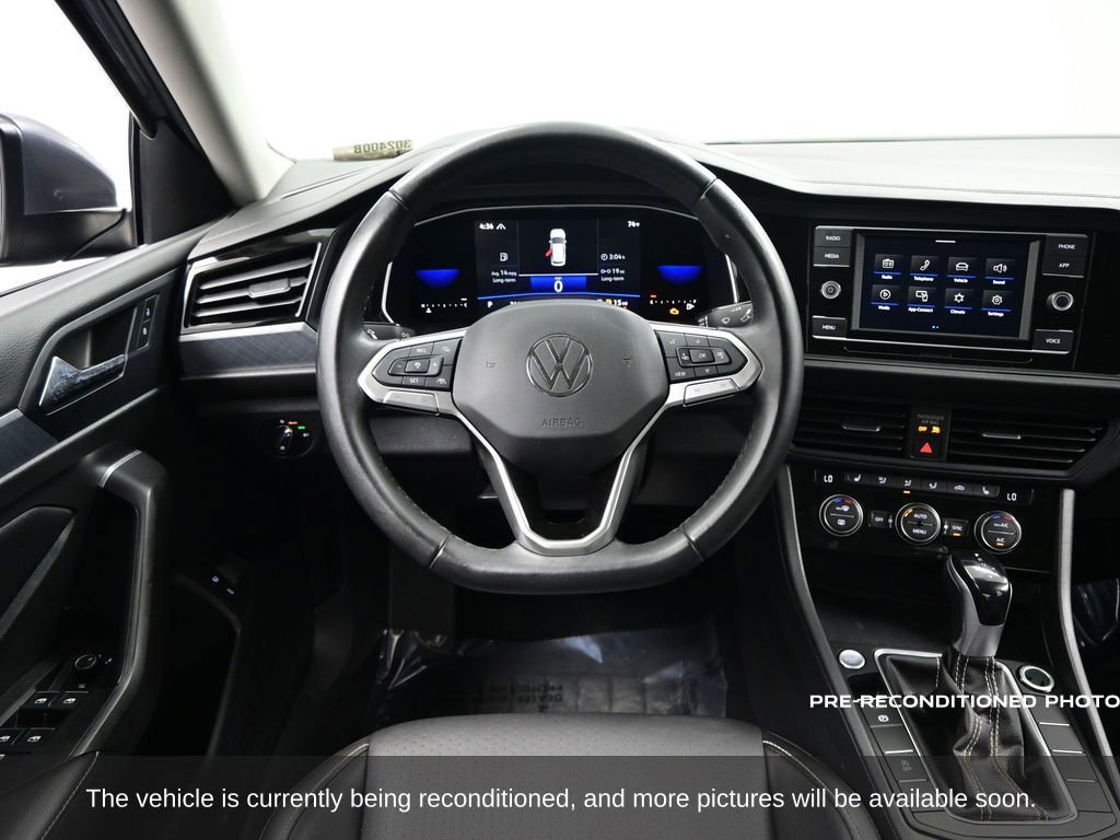 Used 2022 Volkswagen Jetta SE image 27