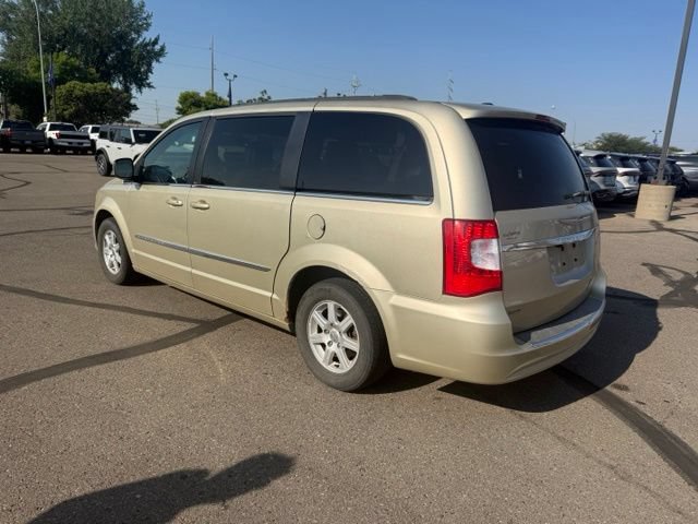 Used 2011 Chrysler Town & Country Touring w/ Entertainment Group #1 FWD image 8