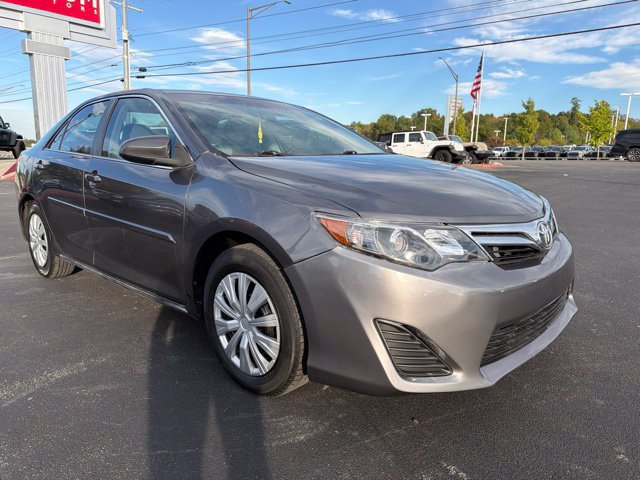 Used 2014 Toyota Camry LE FWD image 2