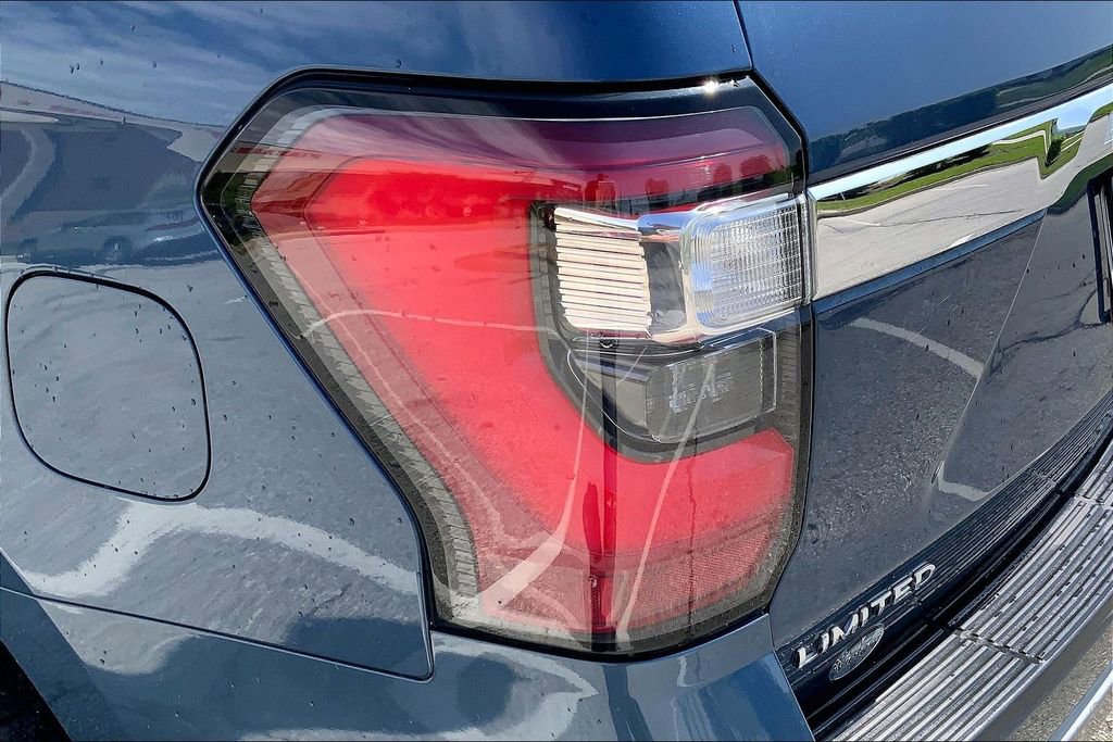 Used 2019 Ford Expedition Limited w/ Equipment Group 302A AWD/4WD image 28