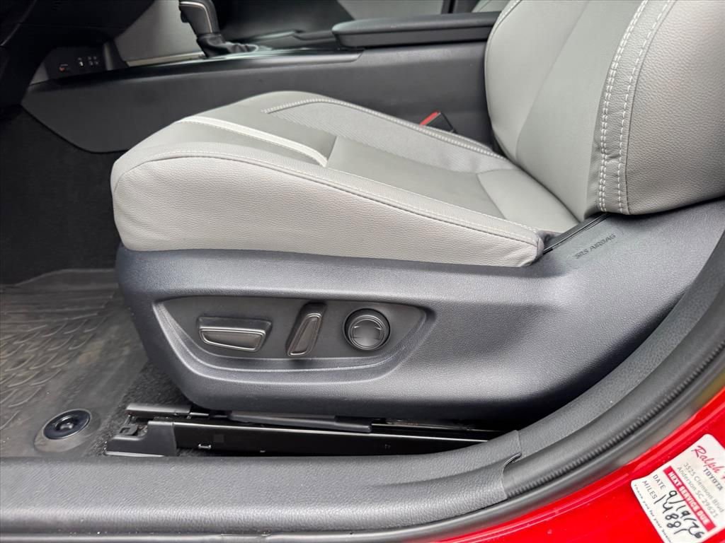Used 2026 Toyota Camry SE FWD image 14