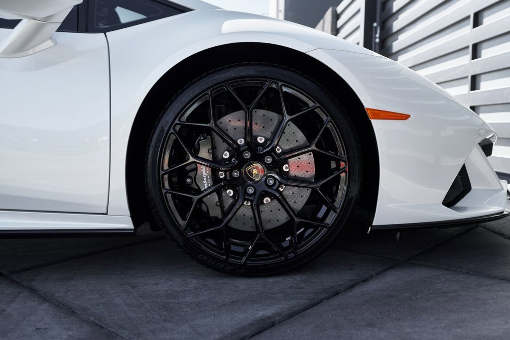 Used 2022 Lamborghini Huracan EVO image 25