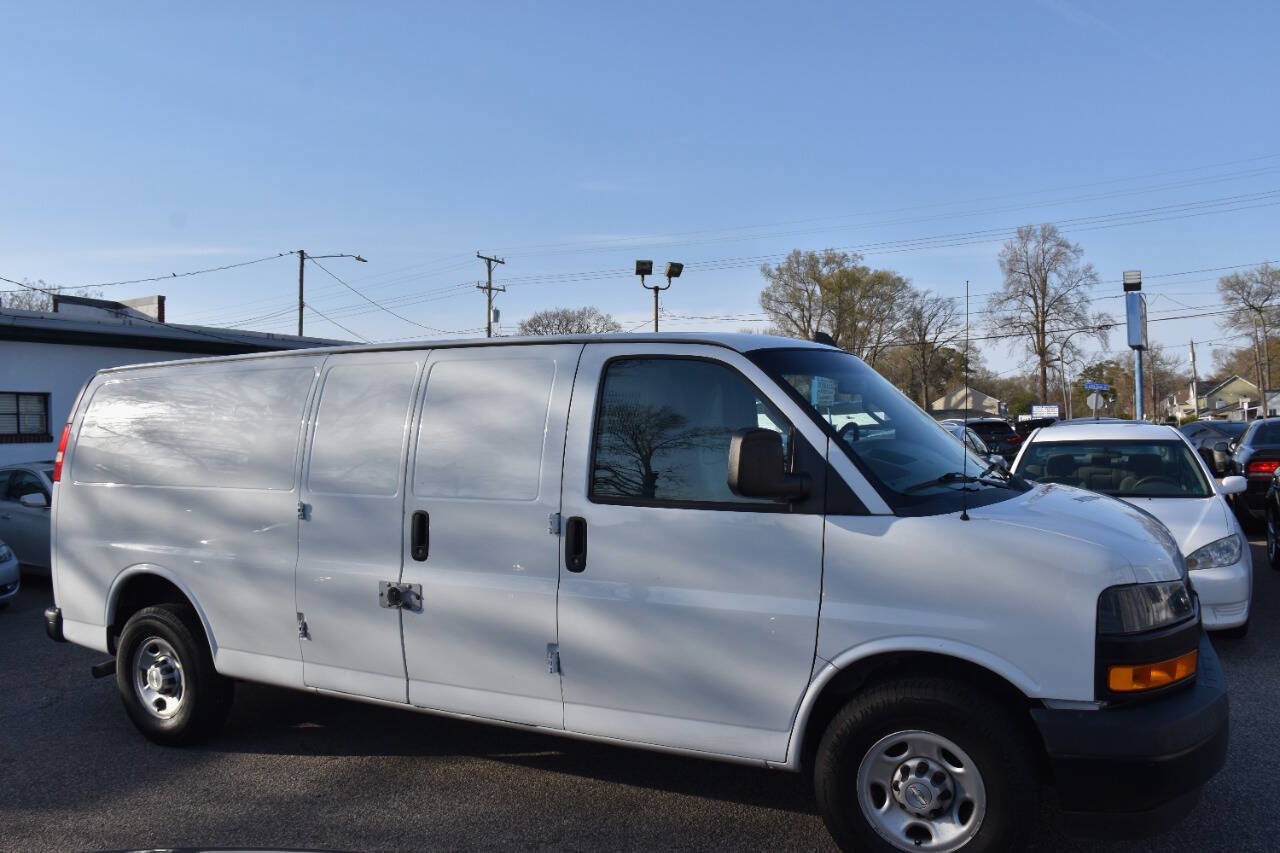 Used 2018 Chevrolet Express 2500 Extended RWD image 6