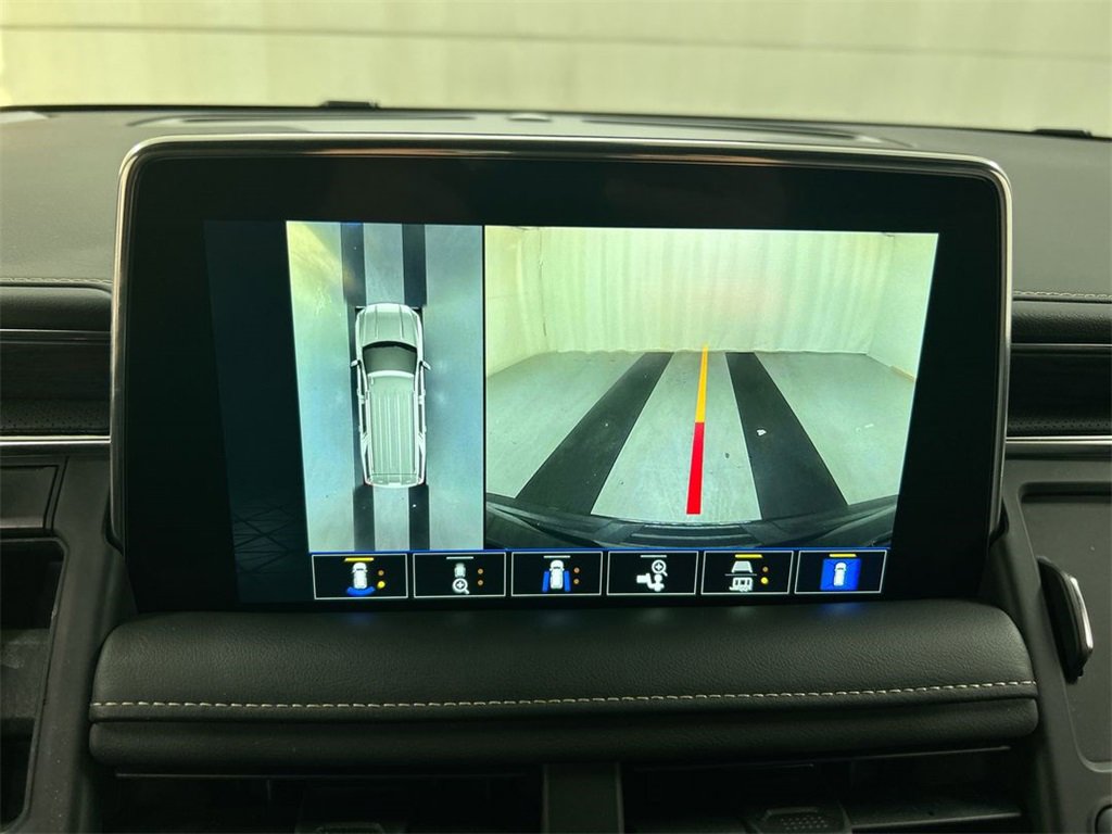 Used 2022 GMC Yukon SLT w/ SLT Premium Package image 15