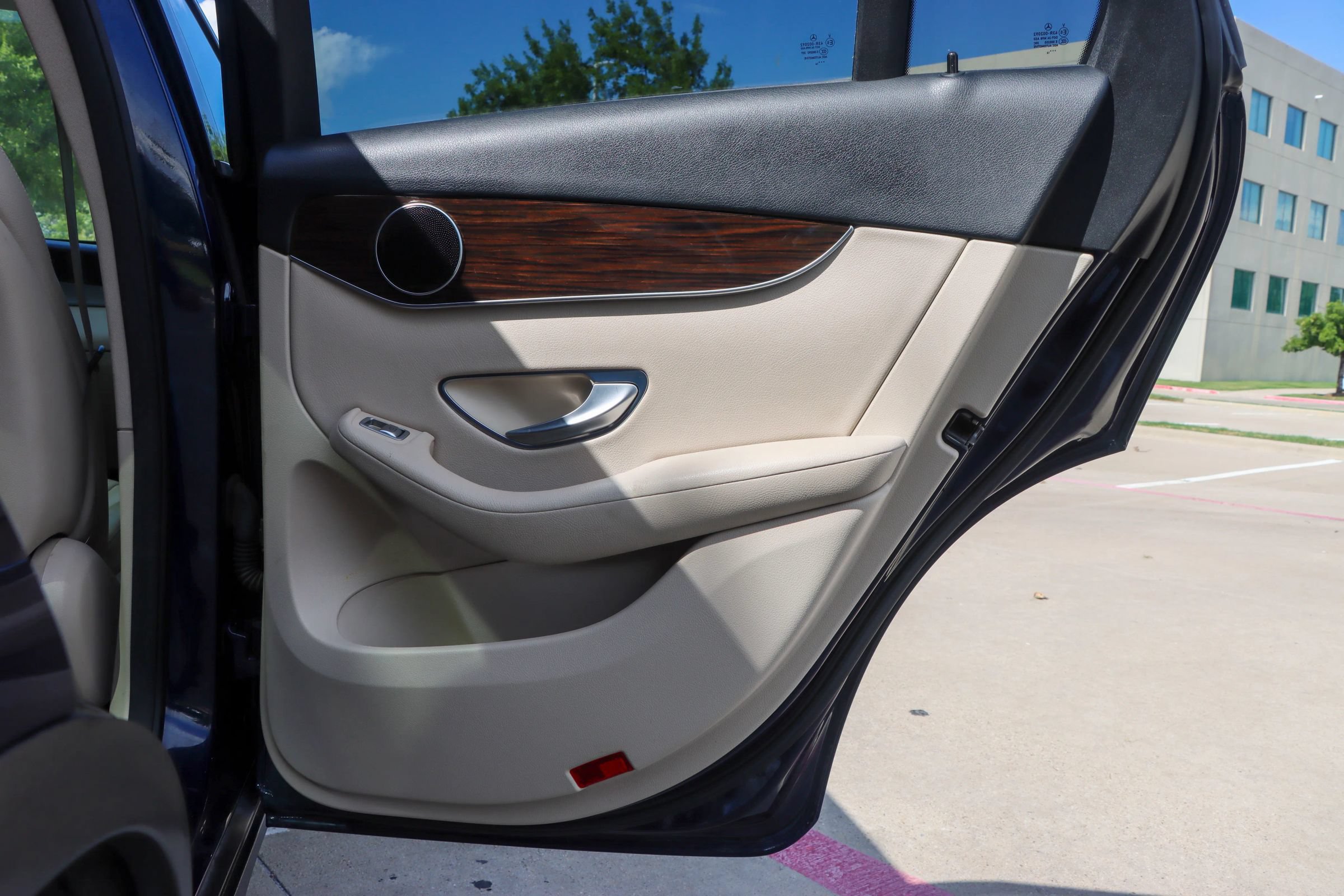 Used 2016 Mercedes-Benz GLC 300 w/ Multimedia Package image 11
