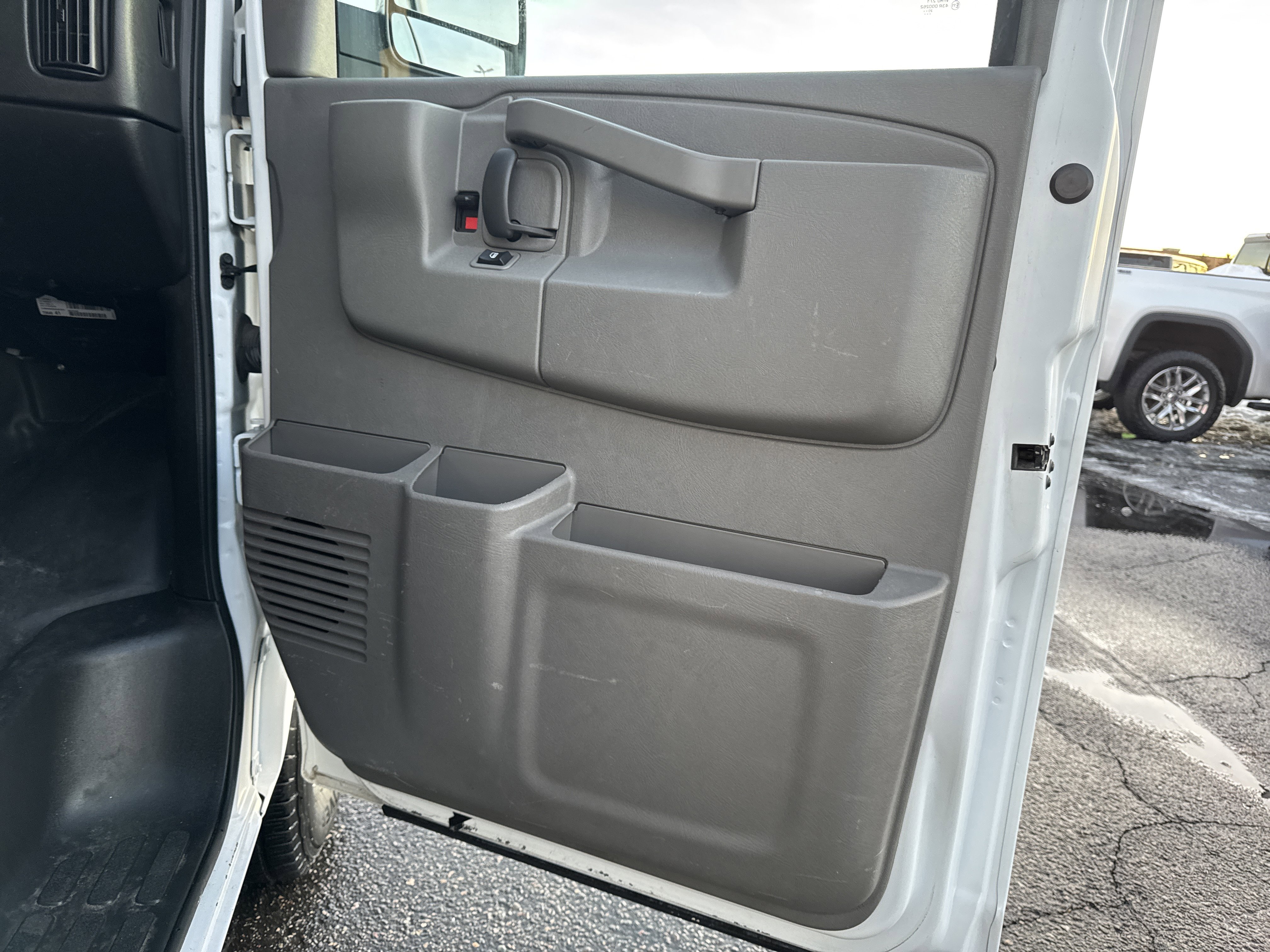 Used 2021 Chevrolet Express 2500 w/ Driver Convenience Package image 23
