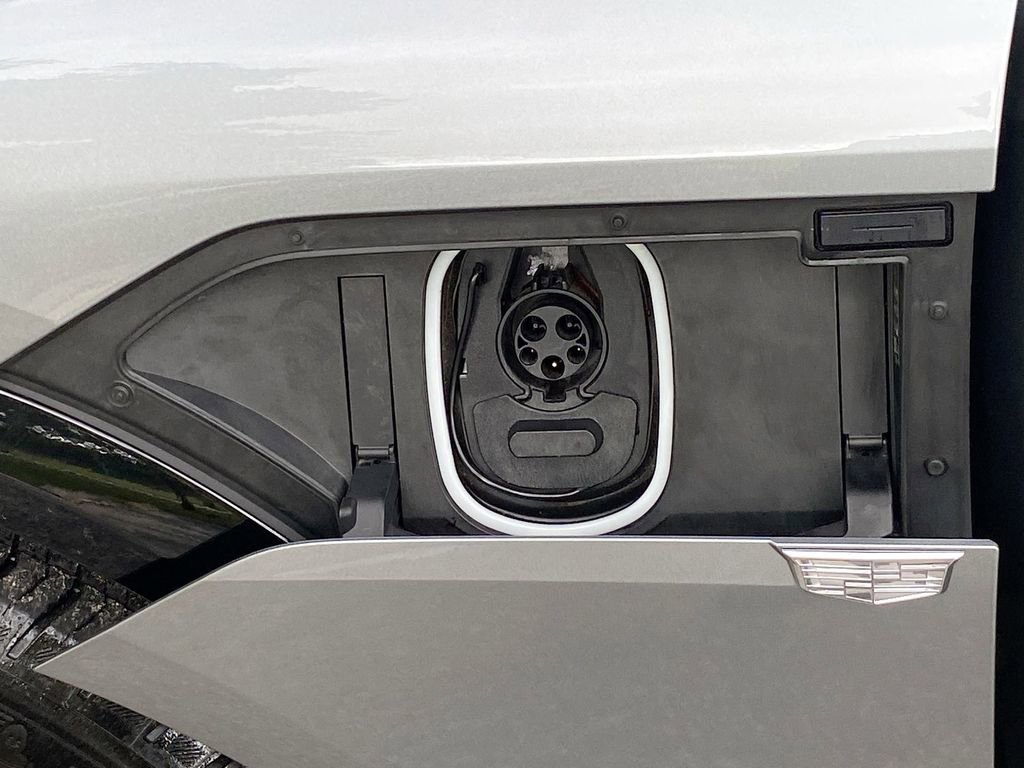 Used 2024 Cadillac Lyriq Sport image 23