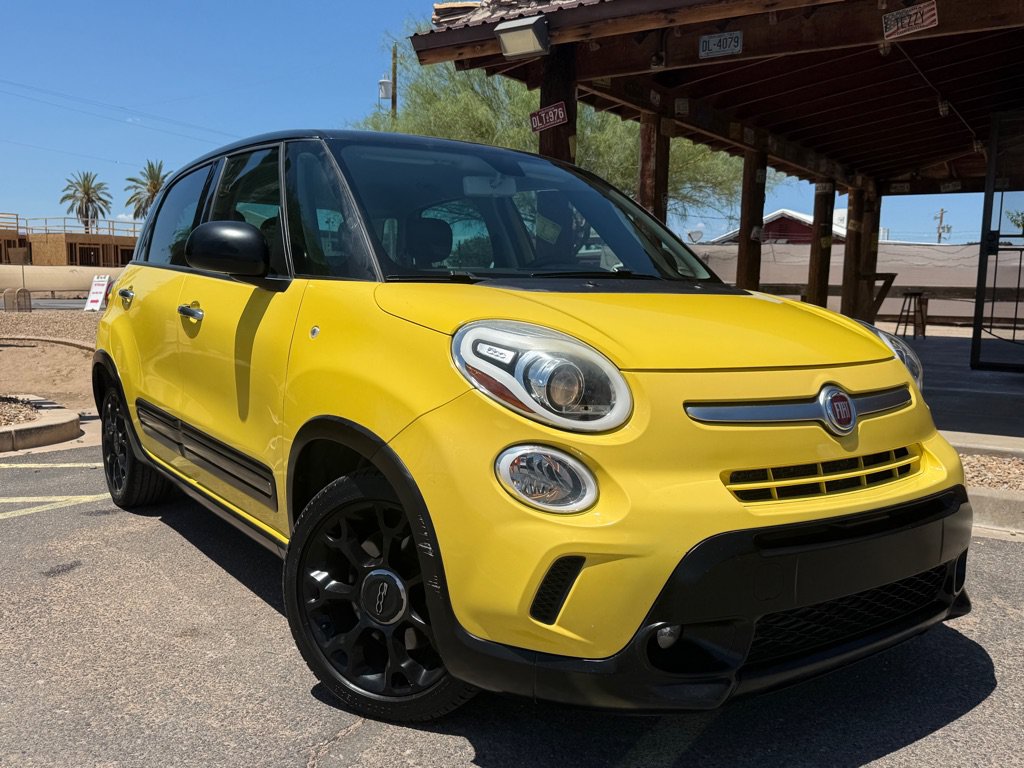 Used 2017 FIAT 500L Trekking w/ Urbana Appearance Package FWD image 2