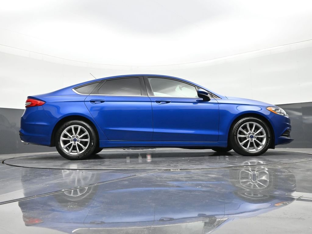 Used 2017 Ford Fusion SE w/ Fusion SE Technology Package image 25