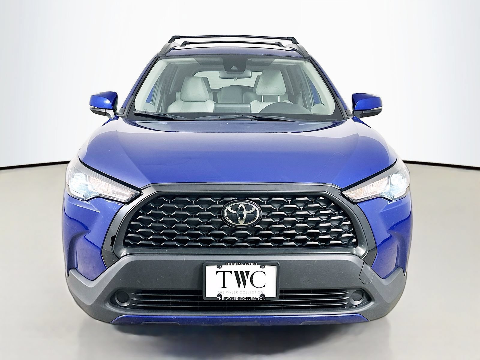 Used 2022 Toyota Corolla Cross LE AWD/4WD image 2