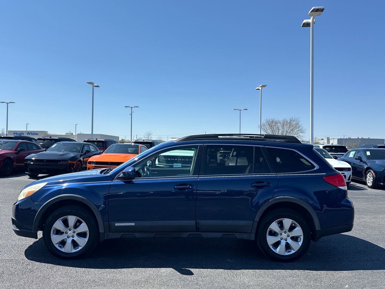 Used 2010 Subaru Outback 2.5i Limited AWD/4WD image 6