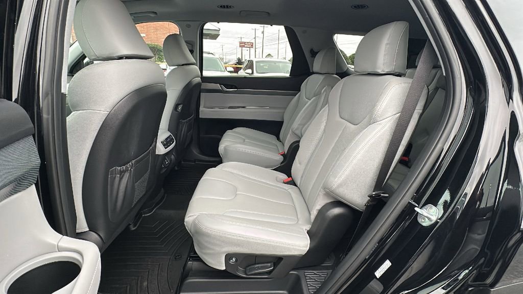 Used 2022 Hyundai Palisade SEL w/ Premium Package image 13