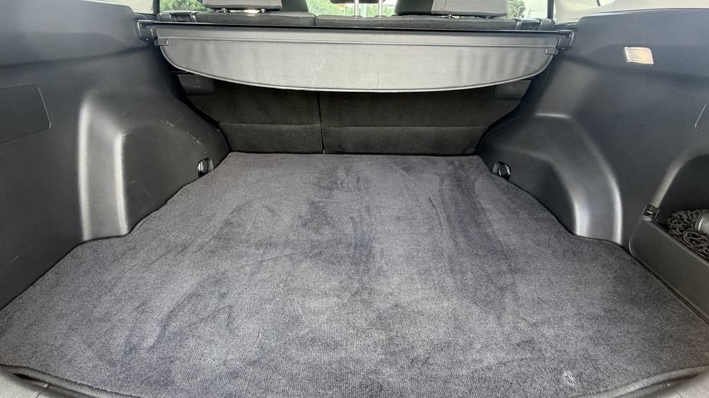 Used 2025 Toyota RAV4 XLE FWD image 28