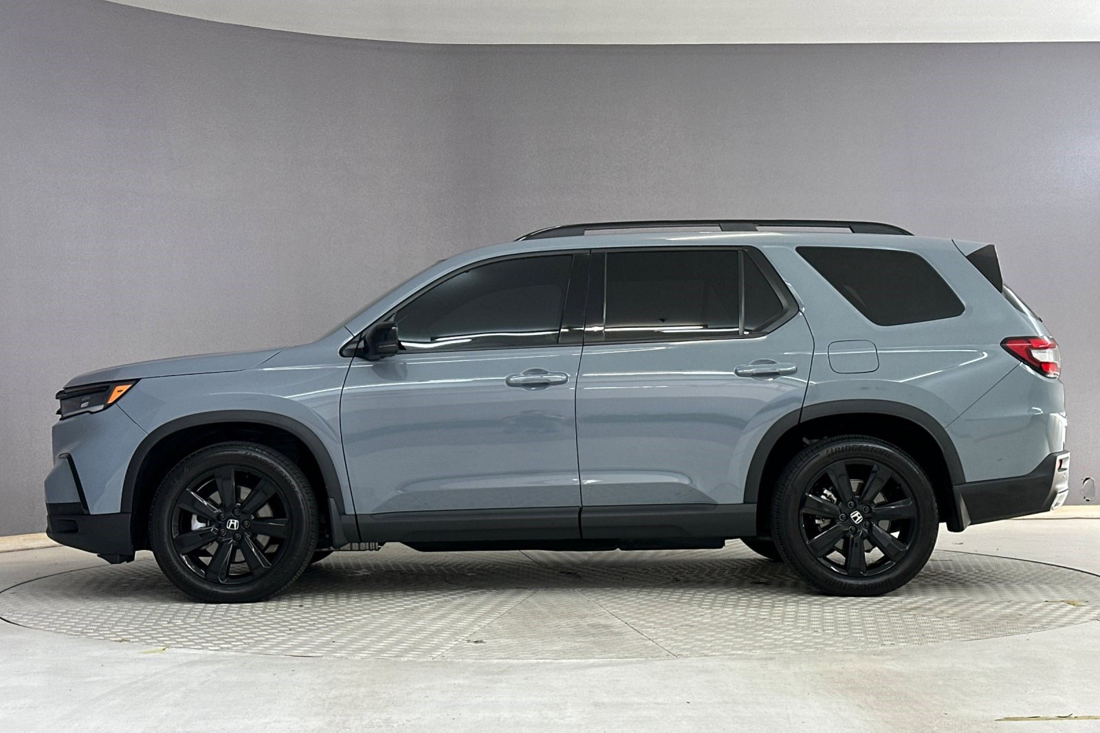 Used 2025 Honda Pilot Black Edition image 2