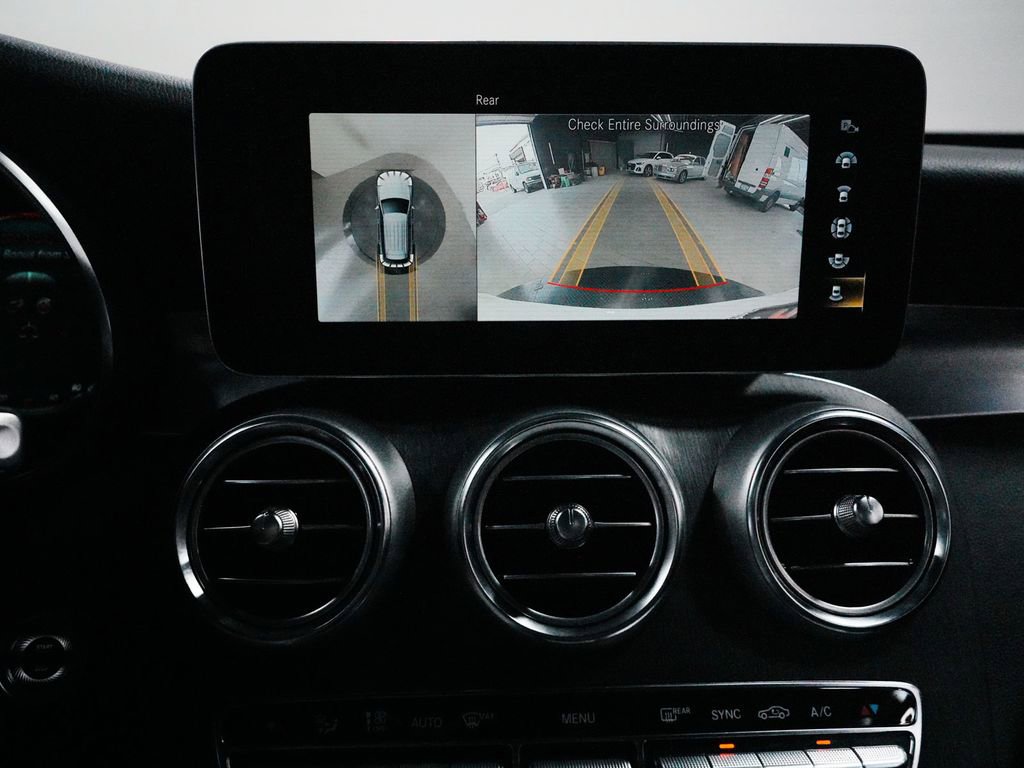Used 2022 Mercedes-Benz GLC 300 4MATIC w/ Multimedia Package Lite image 17