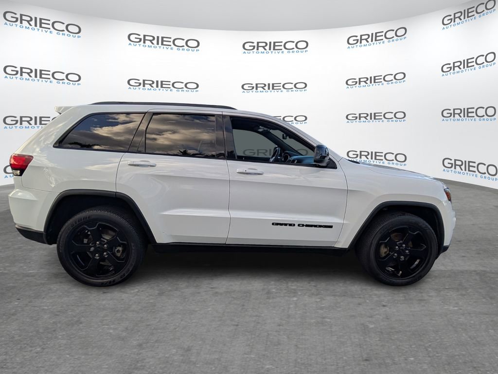 Used 2019 Jeep Grand Cherokee Laredo AWD/4WD image 8