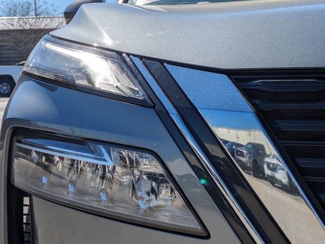 Used 2023 Nissan Rogue SV image 11