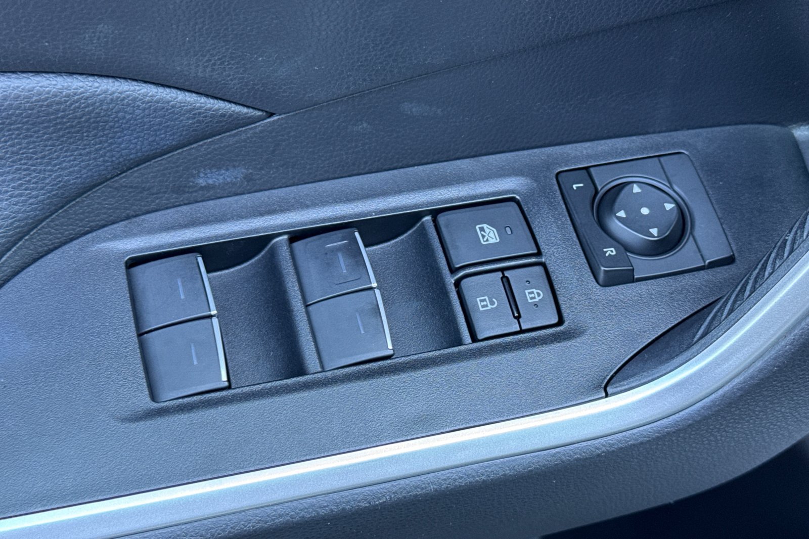 Used 2024 Toyota RAV4 XLE w/ Convenience Package FWD image 18