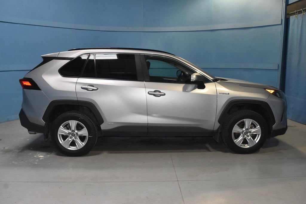 Used 2021 Toyota RAV4 LE AWD/4WD image 20