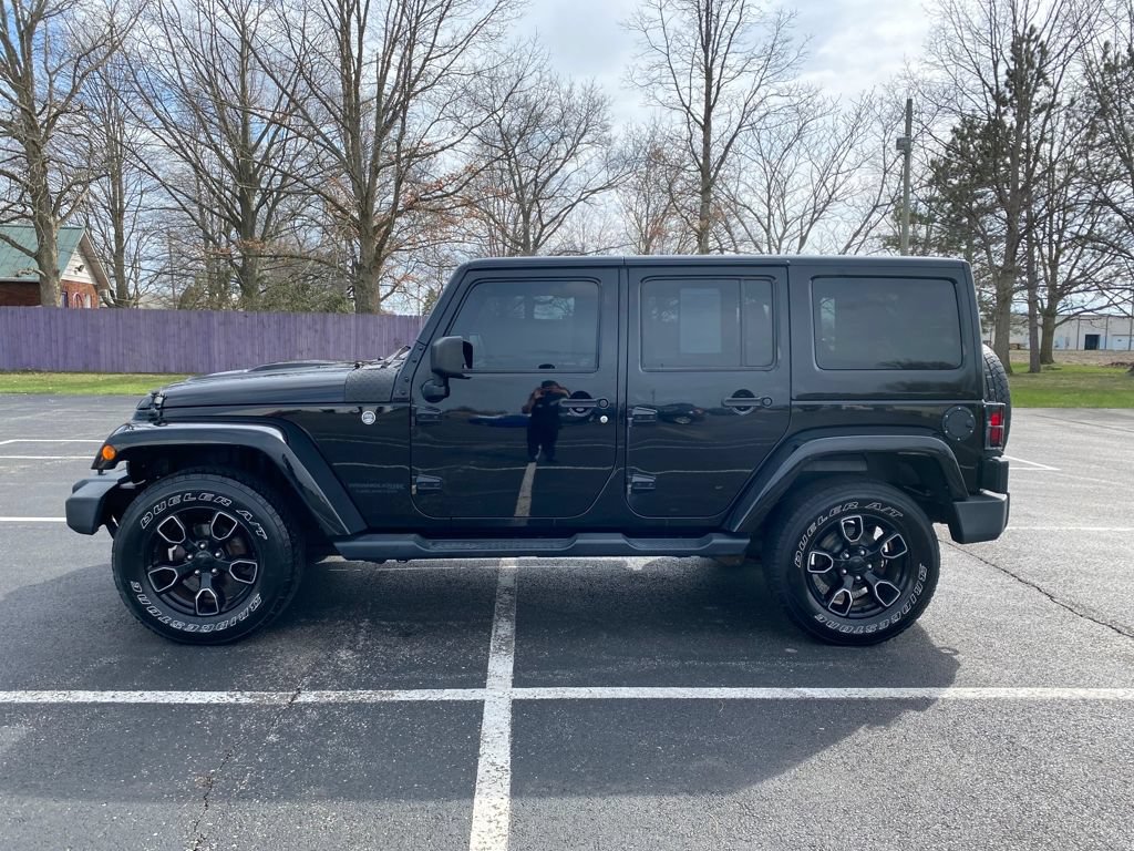 Used 2018 Jeep Wrangler Unlimited Sahara AWD/4WD image 4