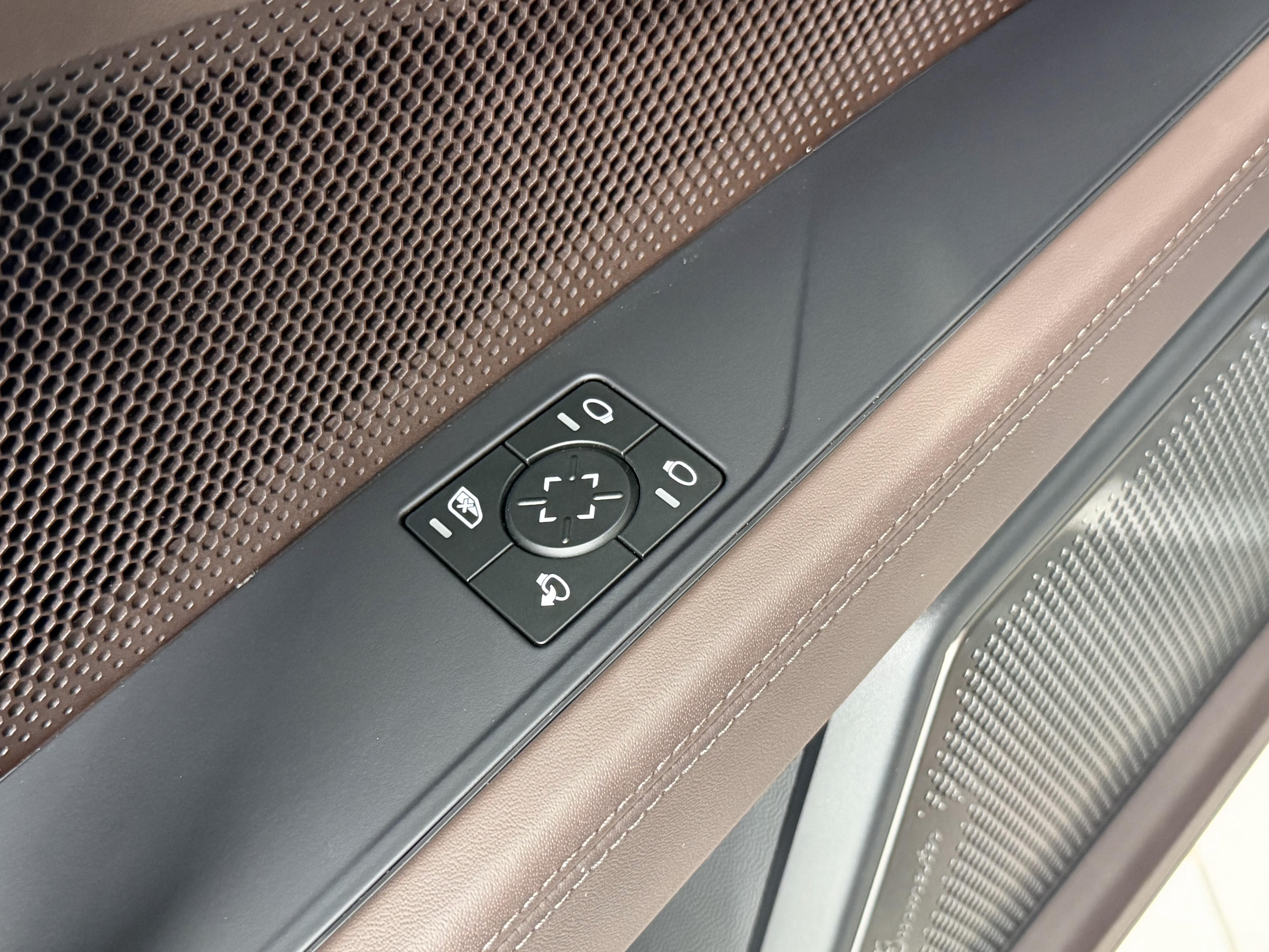 New 2026 Porsche Cayenne Turbo Electric AWD/4WD image 34
