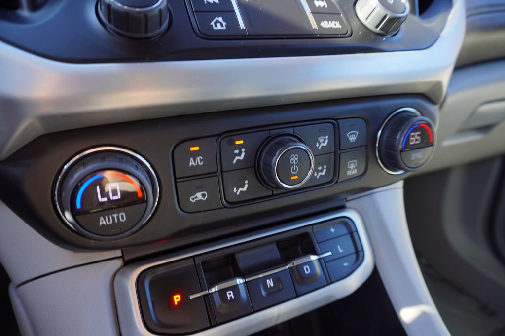 Used 2023 GMC Acadia SLT image 17