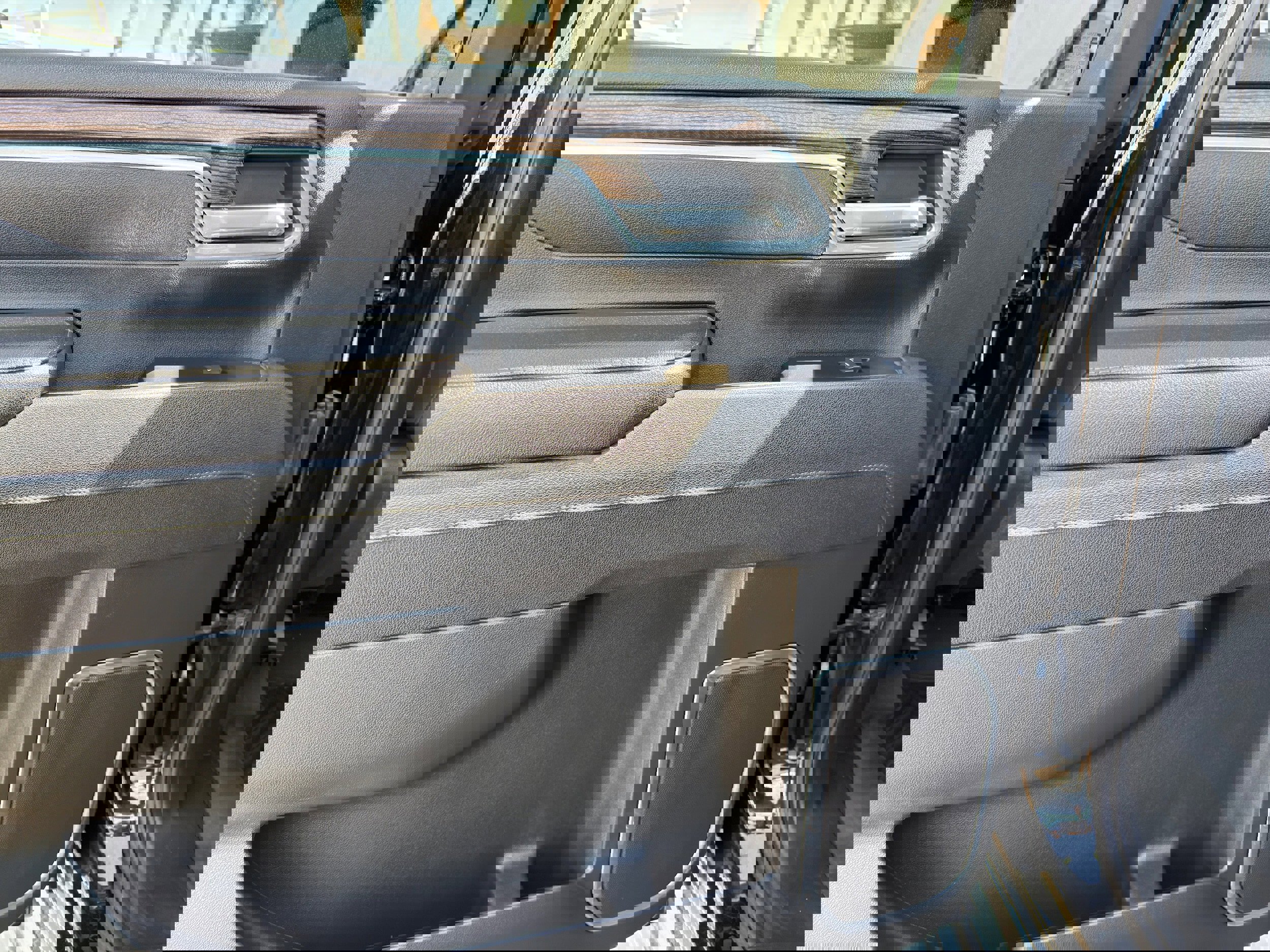 Used 2025 Chevrolet Silverado 2500 LT w/ Convenience Package image 23