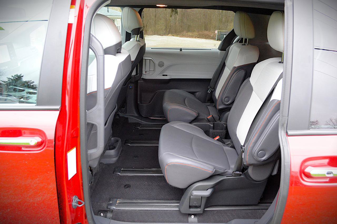 Used 2024 Toyota Sienna XSE AWD/4WD image 14