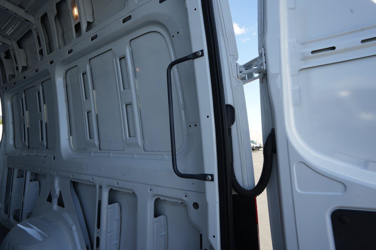 New 2025 Mercedes-Benz eSprinter 170 Cargo image 8