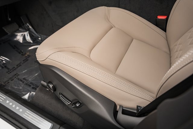 New 2026 Volvo XC90 T8 Plus image 28