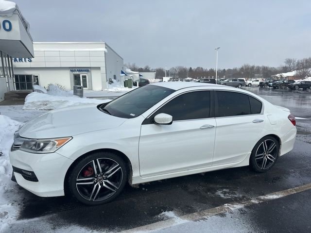 Used 2017 Honda Accord Sport image 2