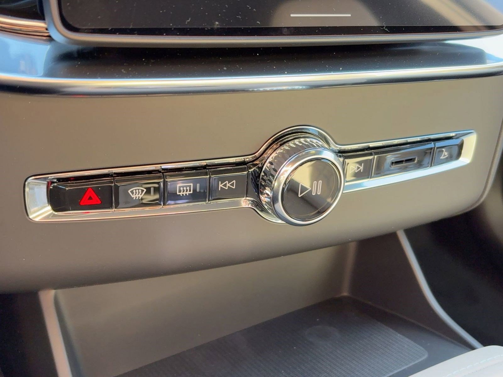 New 2026 Volvo XC90 T8 Plus w/ Protection Package image 18