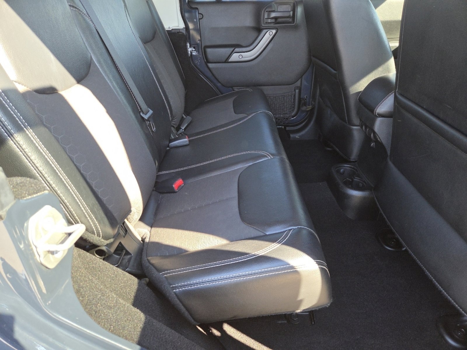 Used 2018 Jeep Wrangler Unlimited Sport image 19