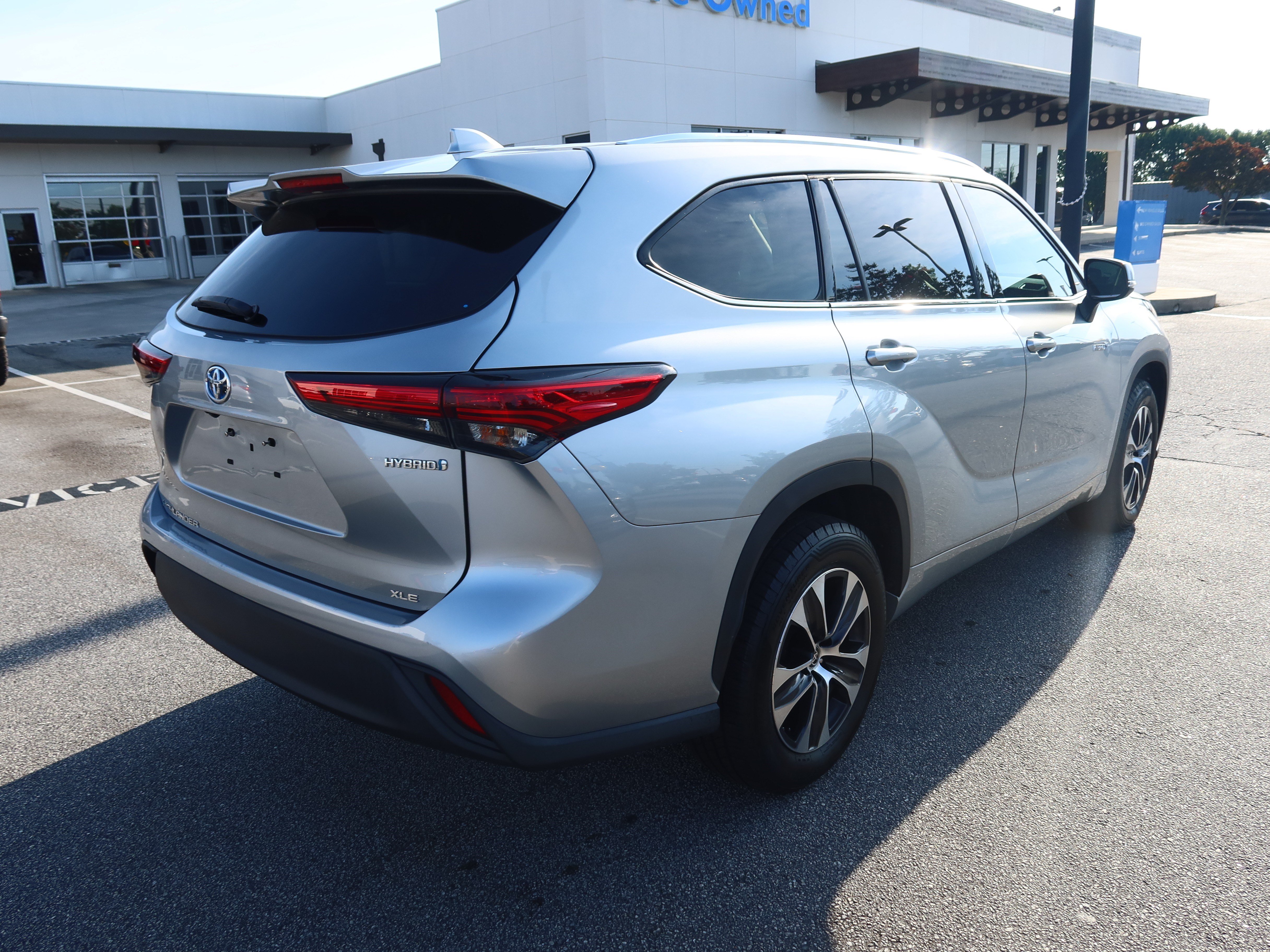 Used 2021 Toyota Highlander XLE FWD image 4