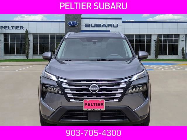 Used 2024 Nissan Rogue SV w/ SV Premium Package FWD image 2