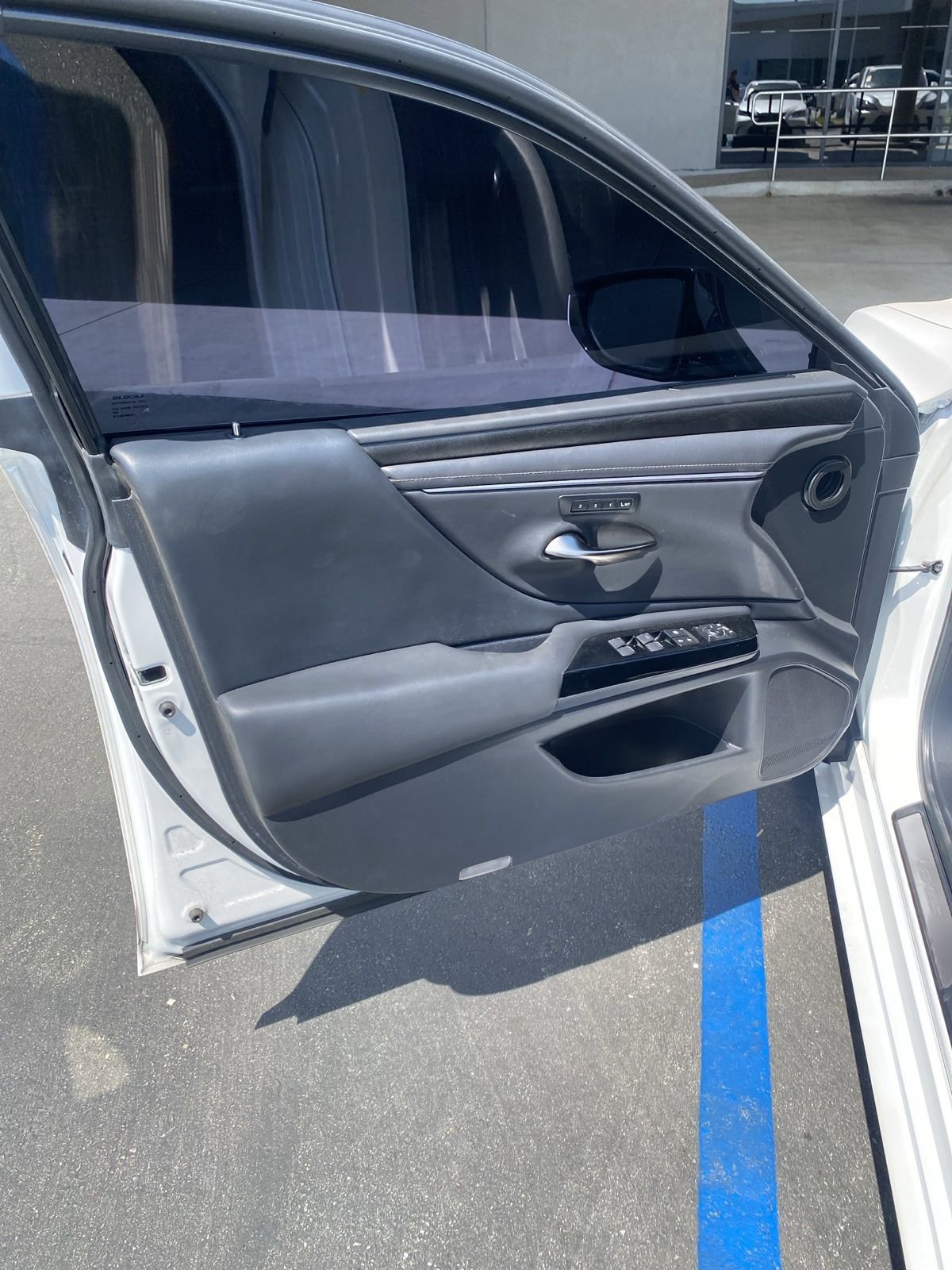 Used 2024 Lexus ES 300h w/ Premium Package FWD image 9