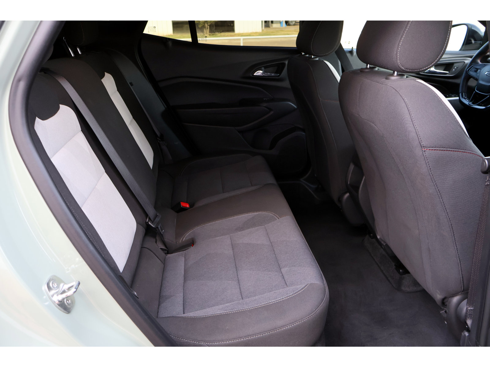 Used 2024 Chevrolet Trax RS FWD image 16