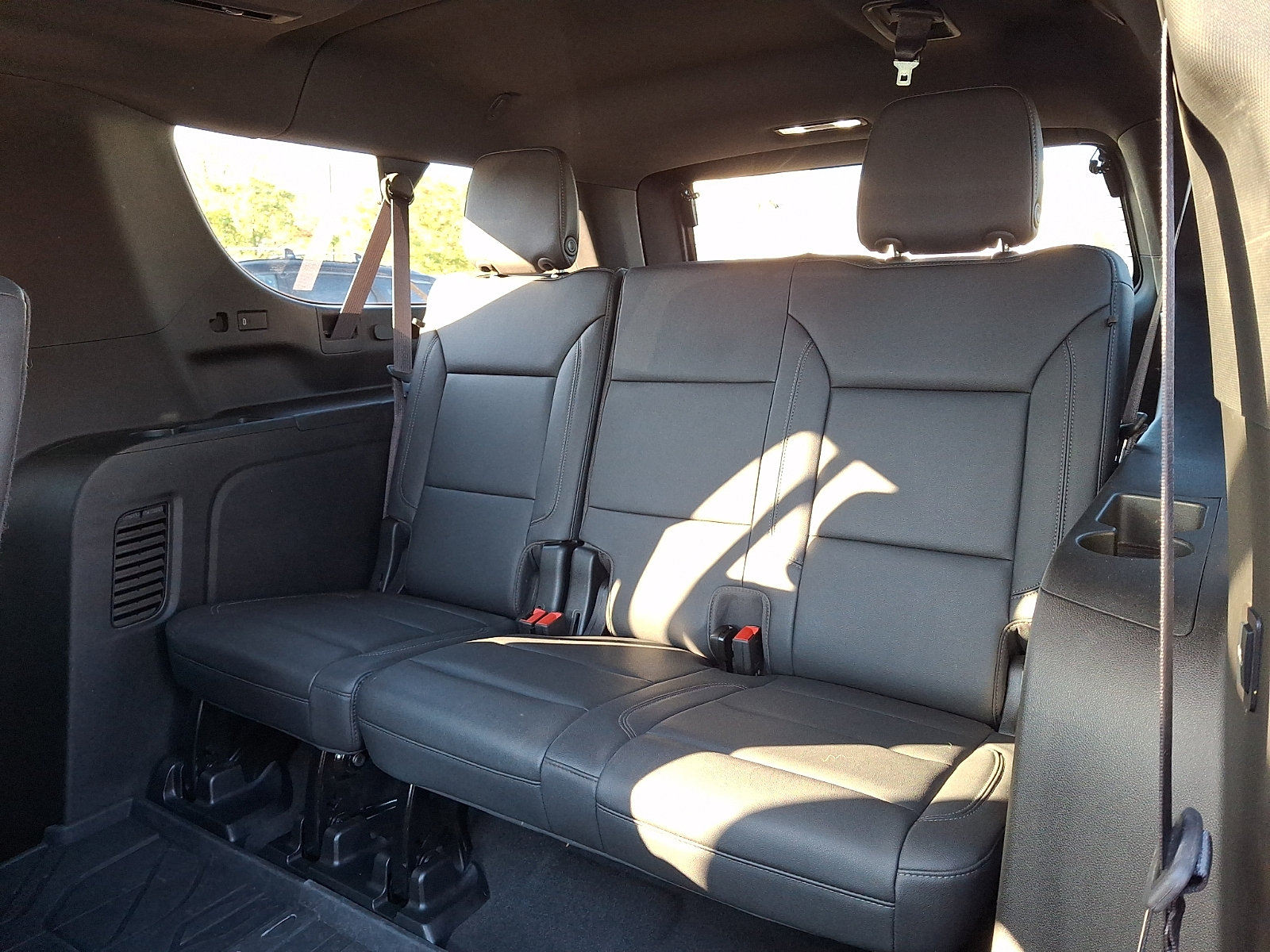 Used 2024 Chevrolet Suburban Z71 w/ Luxury Package AWD/4WD image 10