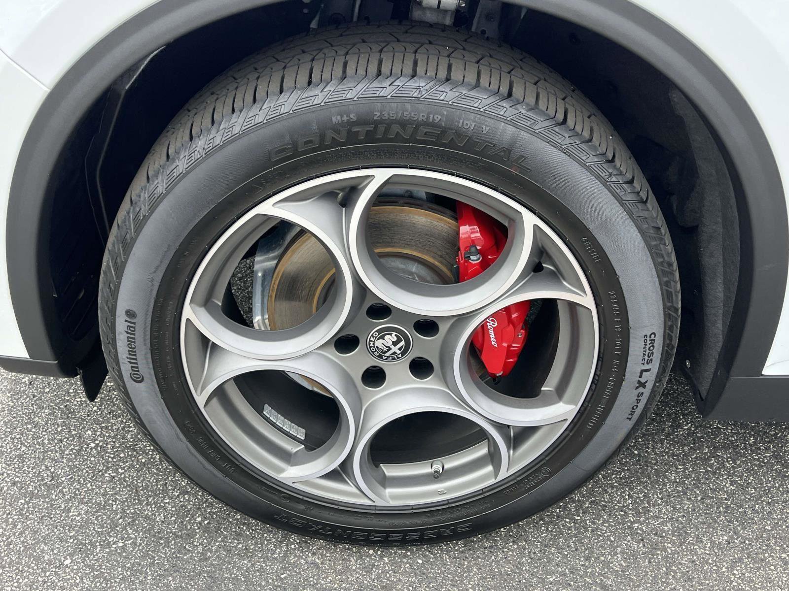 Used 2024 Alfa Romeo Stelvio Sprint image 38