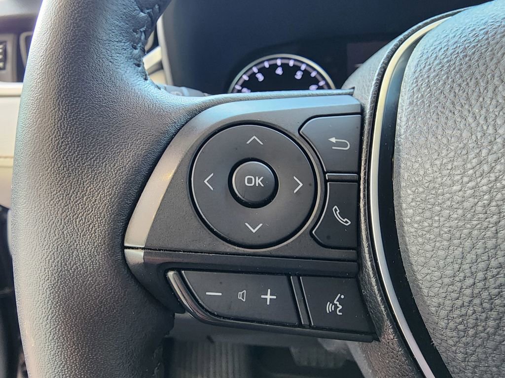 Used 2022 Toyota RAV4 XLE Premium image 20